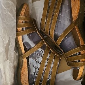 New! Bearpaw Layla Sandal Size 8 W